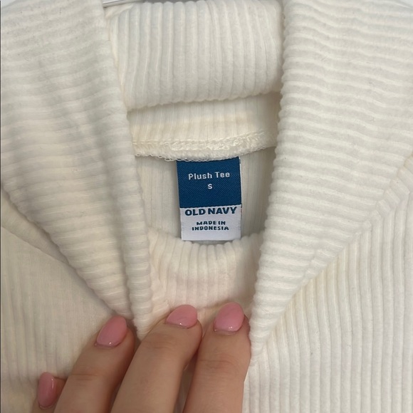 White Ribbed Turtleneck Top - Picture 2 of 4